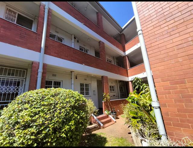 1 BEDROOM APARTMENT TO LET IN ESSENWOOD